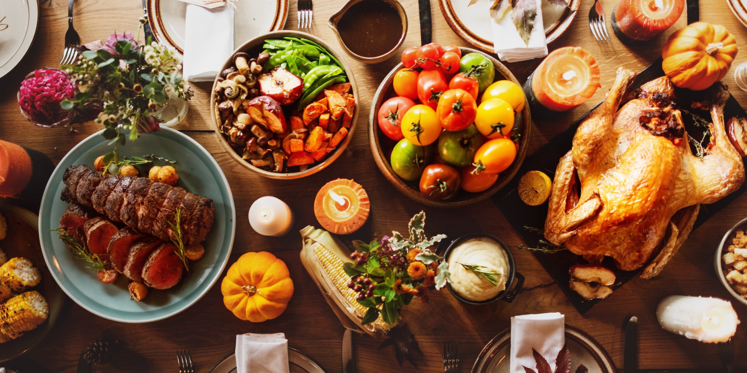 A,Festive,Thanksgiving,Table,With,Turkey,,Vegetables,,And,Candles.,Thanksgiving Őszi feltöltődés vasban gazdagon